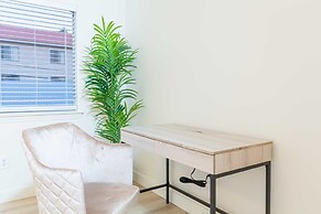 Elegant Pasadena Retreat Prime Comfort Awaits