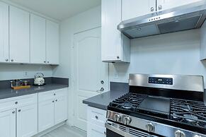 Elegant Pasadena Retreat Prime Comfort Awaits