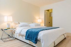 Elegant Pasadena Retreat Prime Comfort Awaits