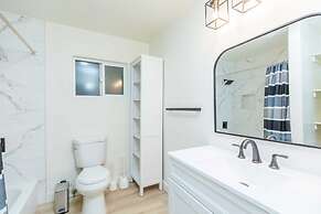 Elegant Pasadena Retreat Prime Comfort Awaits