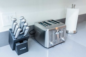 Elegant Pasadena Retreat Prime Comfort Awaits