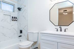 Elegant Pasadena Retreat Prime Comfort Awaits