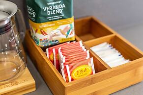 Elegant Pasadena Retreat Prime Comfort Awaits