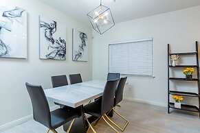 Elegant Pasadena Retreat Prime Comfort Awaits