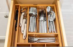 Elegant Pasadena Retreat Prime Comfort Awaits