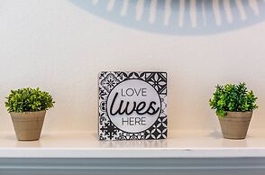 Elegant Pasadena Retreat Prime Comfort Awaits