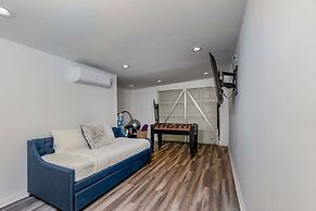 Cozy Family Retreat Game Room Backyard in Hacienda