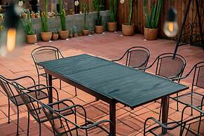 Cozy Family Retreat Game Room Backyard in Hacienda
