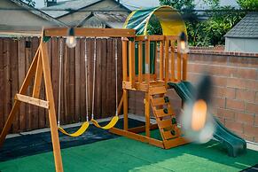 Cozy Family Retreat Game Room Backyard in Hacienda