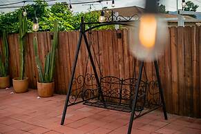 Cozy Family Retreat Game Room Backyard in Hacienda