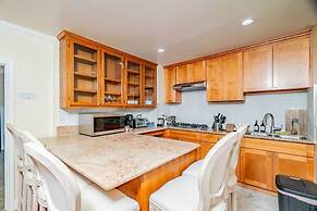 Monterey Park Retreat Spectacular Views Comfort