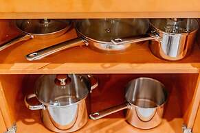 Monterey Park Retreat Spectacular Views Comfort