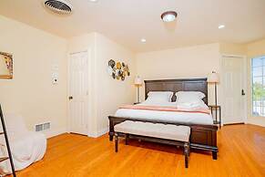 Monterey Park Retreat Spectacular Views Comfort