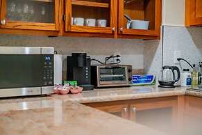 Monterey Park Retreat Spectacular Views Comfort