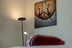 Luxurious Ontario Townhouse Ideal Family Retreat