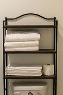 Luxurious Ontario Townhouse Ideal Family Retreat