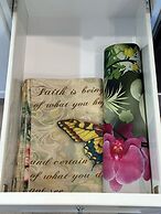 Luxurious Ontario Townhouse Ideal Family Retreat