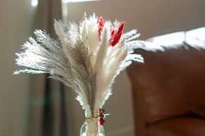 Luxurious Ontario Townhouse Ideal Family Retreat