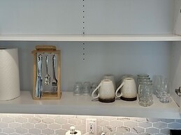 Luxurious Ontario Townhouse Ideal Family Retreat