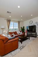 Luxurious Ontario Townhouse Ideal Family Retreat