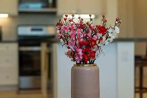 Luxurious Ontario Townhouse Ideal Family Retreat