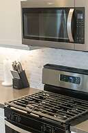 Luxurious Ontario Townhouse Ideal Family Retreat