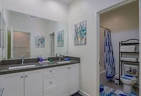 Luxurious Ontario Townhouse Ideal Family Retreat