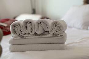 Luxurious Ontario Townhouse Ideal Family Retreat