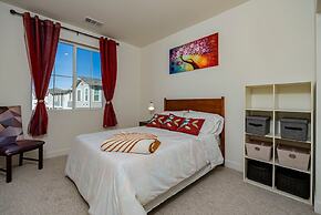 Luxurious Ontario Townhouse Ideal Family Retreat