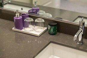 Luxurious Ontario Townhouse Ideal Family Retreat