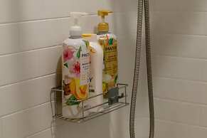 Luxurious Ontario Townhouse Ideal Family Retreat