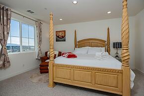 Luxurious Ontario Townhouse Ideal Family Retreat