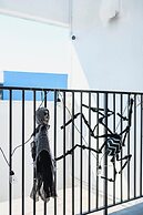 Modern Family Getaway With Spacious Living Areas