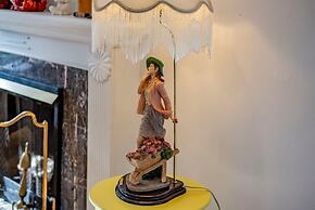 Serene Retreat With Modern Comforts in San Gabriel