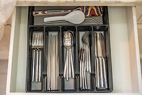 Serene Retreat With Modern Comforts in San Gabriel