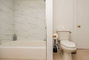 Serene Retreat With Modern Comforts in San Gabriel