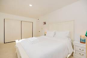 Serene Retreat With Modern Comforts in San Gabriel