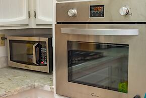 Serene Retreat With Modern Comforts in San Gabriel