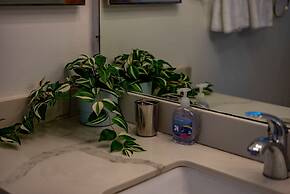 Serene Retreat With Modern Comforts in San Gabriel