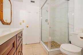 Serene Retreat With Modern Comforts in San Gabriel