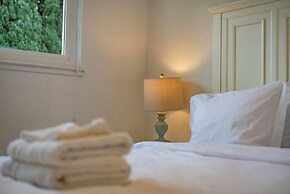 Serene Retreat With Modern Comforts in San Gabriel