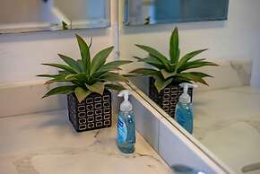 Serene Retreat With Modern Comforts in San Gabriel