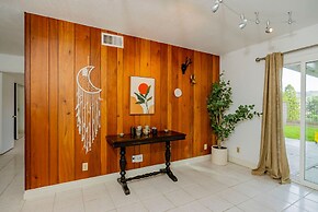 Serene Retreat With Modern Comforts in San Gabriel