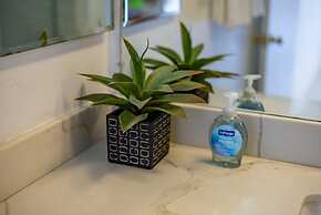 Serene Retreat With Modern Comforts in San Gabriel