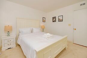 Serene Retreat With Modern Comforts in San Gabriel