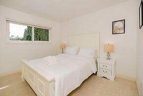 Serene Retreat With Modern Comforts in San Gabriel