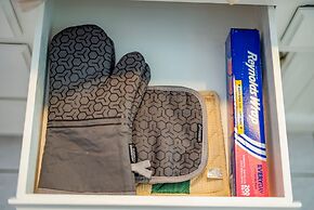 Serene Retreat With Modern Comforts in San Gabriel