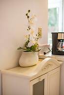 Serene Retreat With Modern Comforts in San Gabriel