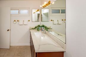 Serene Retreat With Modern Comforts in San Gabriel