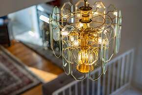 Serene Retreat With Modern Comforts in San Gabriel